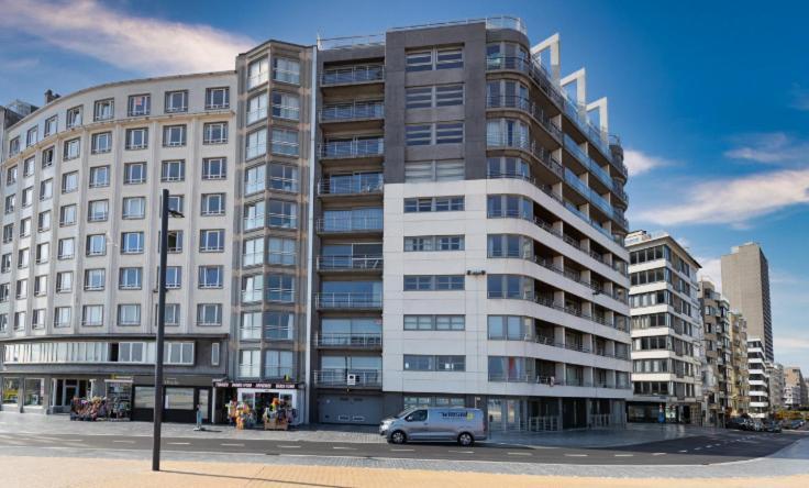 Apartment Maritime View At Commodore Oostende Buitenkant foto